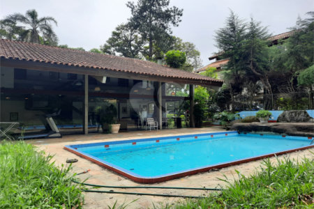 Sobrado à venda com 4 suítes em Interlagos, São Paulo, SP