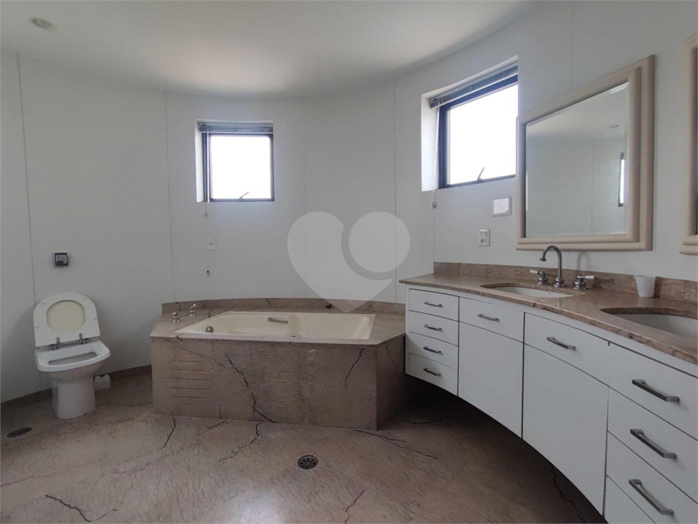 Apartamento à venda com 4 suítes em Moema, São Paulo, SP