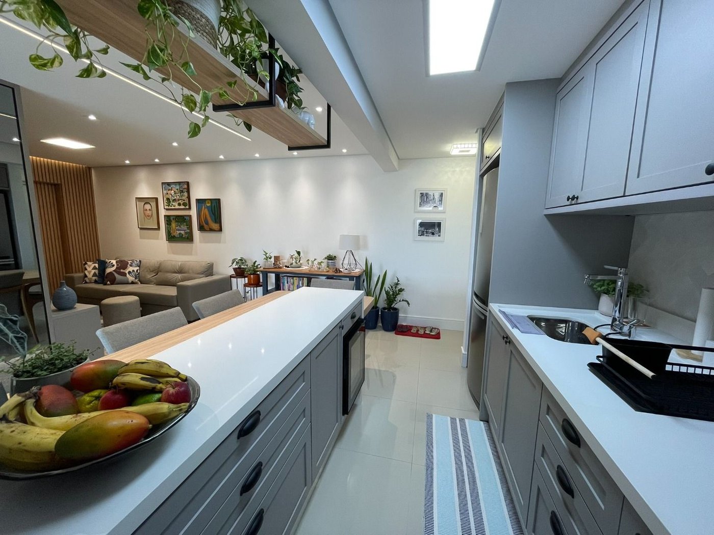 Apartamento 1 suíte com closet, 1 vaga demarcada, Embaré, Santos