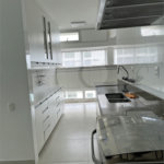 Apartamento à venda ou para alugar com 3 quartos, sendo 1 suíte, em Enseada, Guarujá, SP