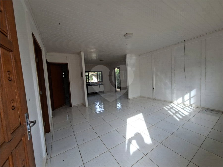 Casa à venda com 2 quartos no Centro, Alambari, SP