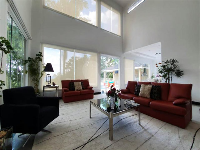 Sobrado à venda com 4 quartos, sendo 3 suítes,  em Serra da Cantareira, Mairiporã, SP