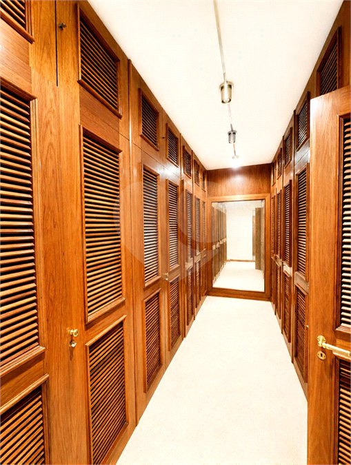 Apartamento à venda com 3 suítes em Moema, São Paulo, SP