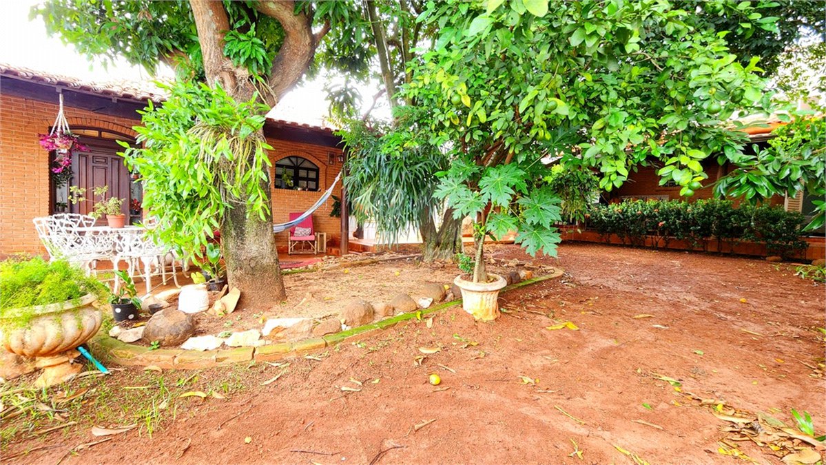 Casa à venda com 4 quartos, sendo 1 suíte, em Jardim Nova Época, Araraquara, SP