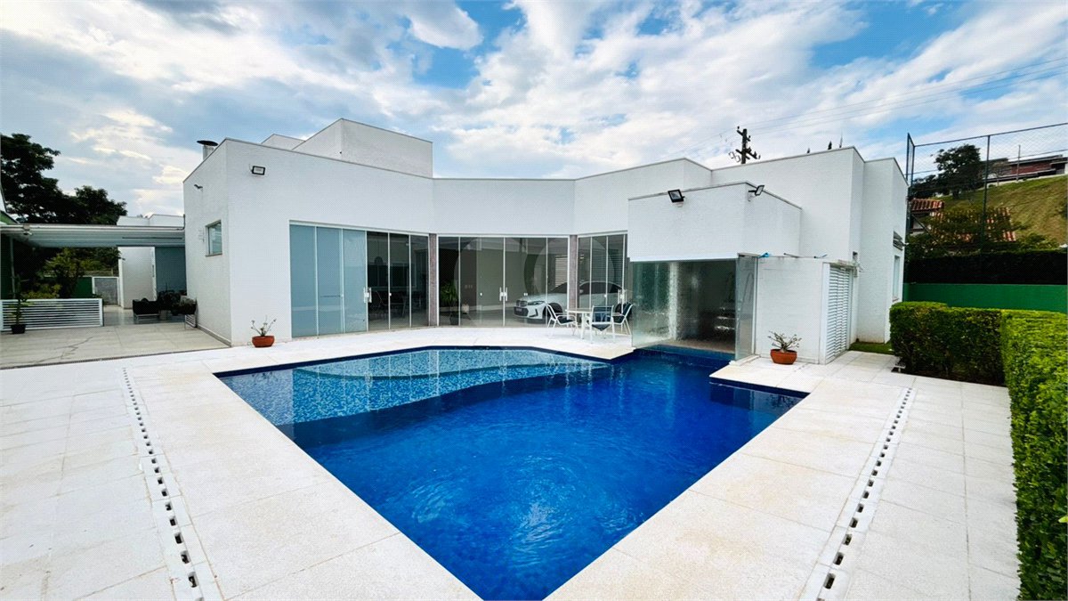 Casa à venda com 4 suítes no condomínio Dos Lagos, Itupeva - SP
