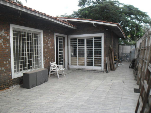 Sobrado à venda com 8 quartos, sendo 2 suítes,  em Campo Belo, São Paulo, SP