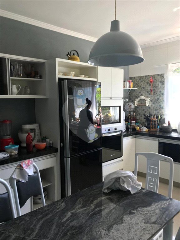 Casa à venda com 4 quartos, sendo 3 suítes, no condomínio Serra da Estrela, Atibaia - SP