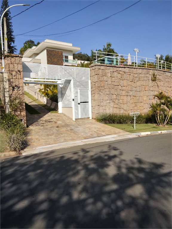 Casa à venda com 3 suítes no condomínio Estância Marambaia, Vinhedo - SP