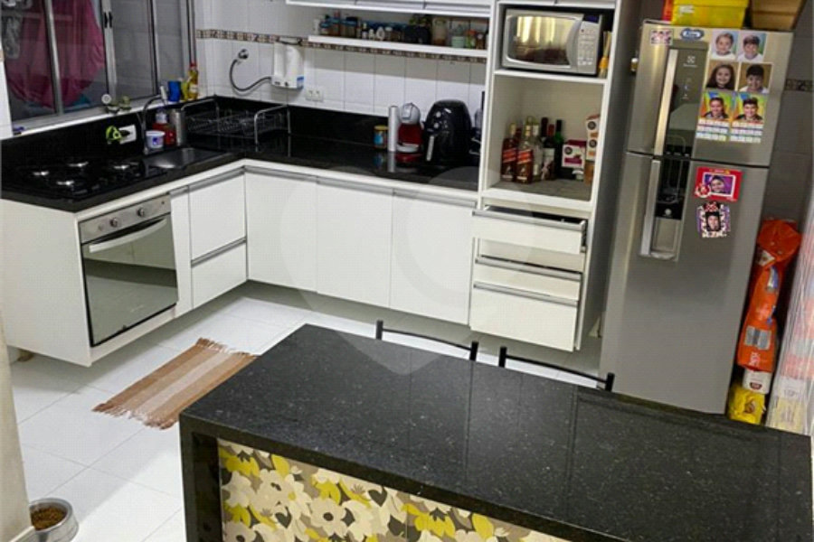 Casa à venda com 3 quartos, sendo 2 suítes, no condomínio Ibarra, São Paulo - SP