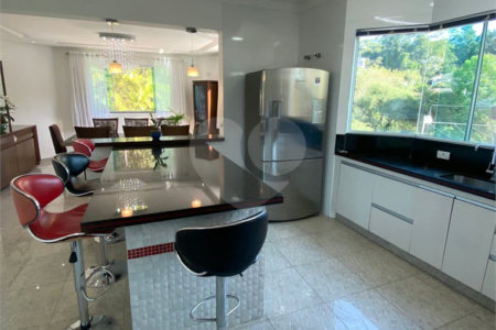 Casa à venda com 4 suítes no condomínio Aruã, Mogi das Cruzes - SP