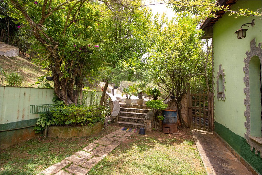 Casa à venda ou para alugar com 5 quartos, sendo 2 suítes, no condomínio Restinga Verde, São Roque - SP
