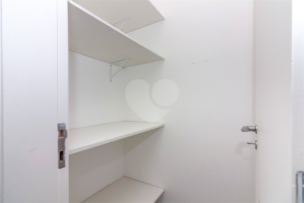 Casa à venda com 4 quartos, sendo 2 suítes, no condomínio Stephanie, São Paulo - SP