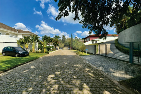 Casa à venda com 4 quartos, sendo 2 suítes,  no condomínio Granja Vianna II, Cotia - SP