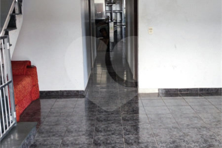 Sobrado à venda com 5 quartos, sendo 3 suítes, em Vila Campestre, São Paulo, SP