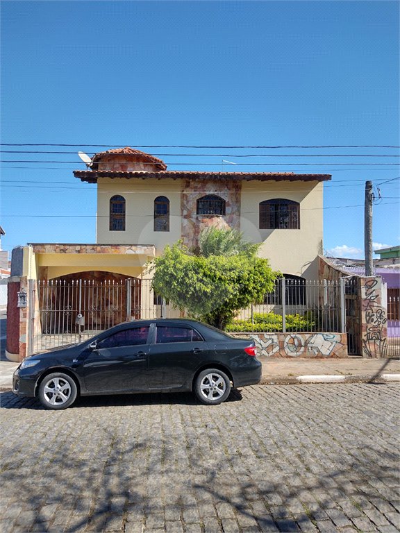 Sobrado à venda com 3 quartos, sendo 2 suítes, em Cidade Cruzeiro do Sul, Suzano, SP