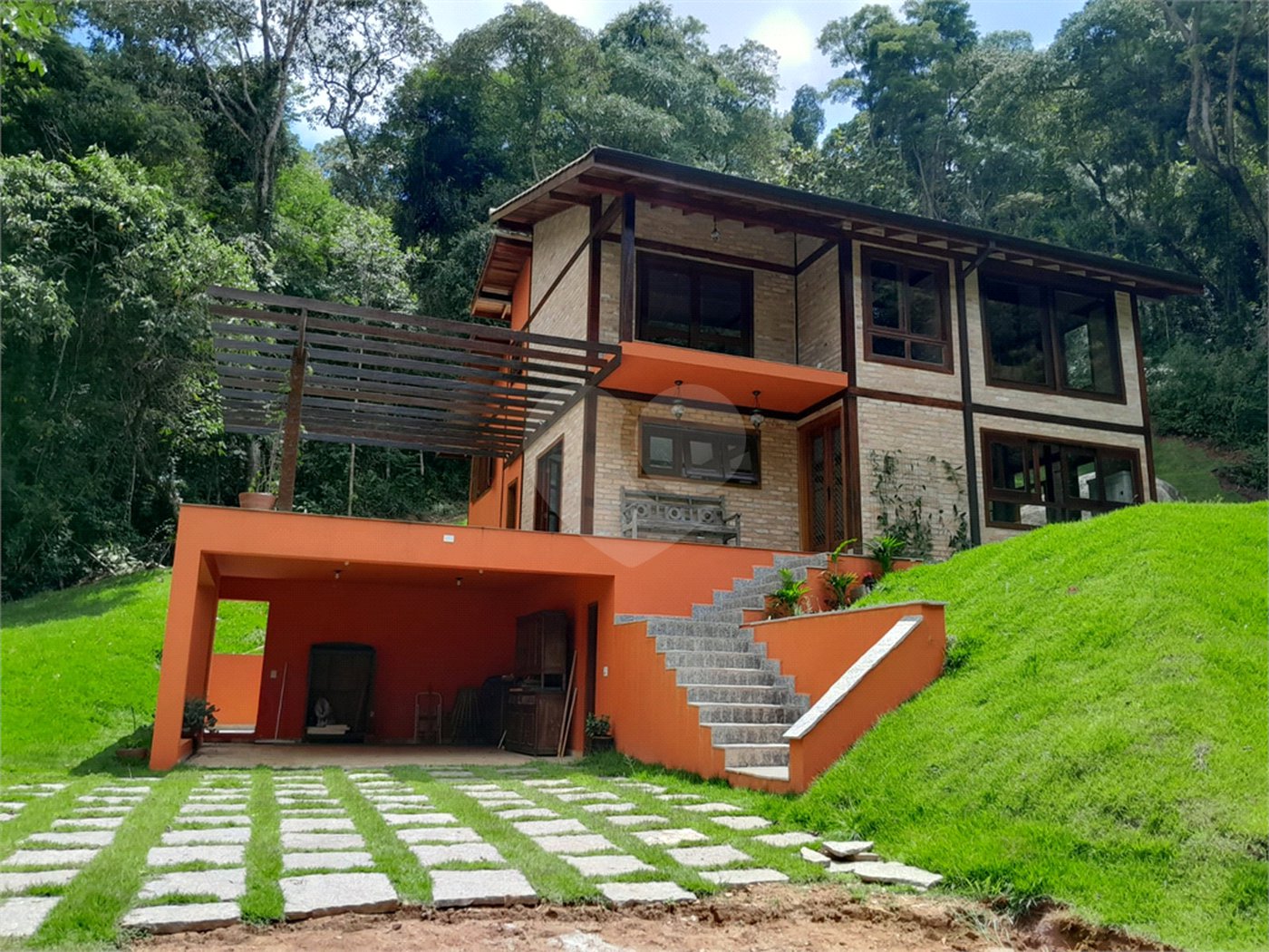 Casa à venda com 3 quartos, sendo 1 suíte, no condomínio Sausalito, Mairiporã - SP