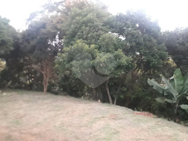 Casa à venda com 3 quartos, sendo 1 suíte,  no condomínio Gleba II, Mairiporã - SP