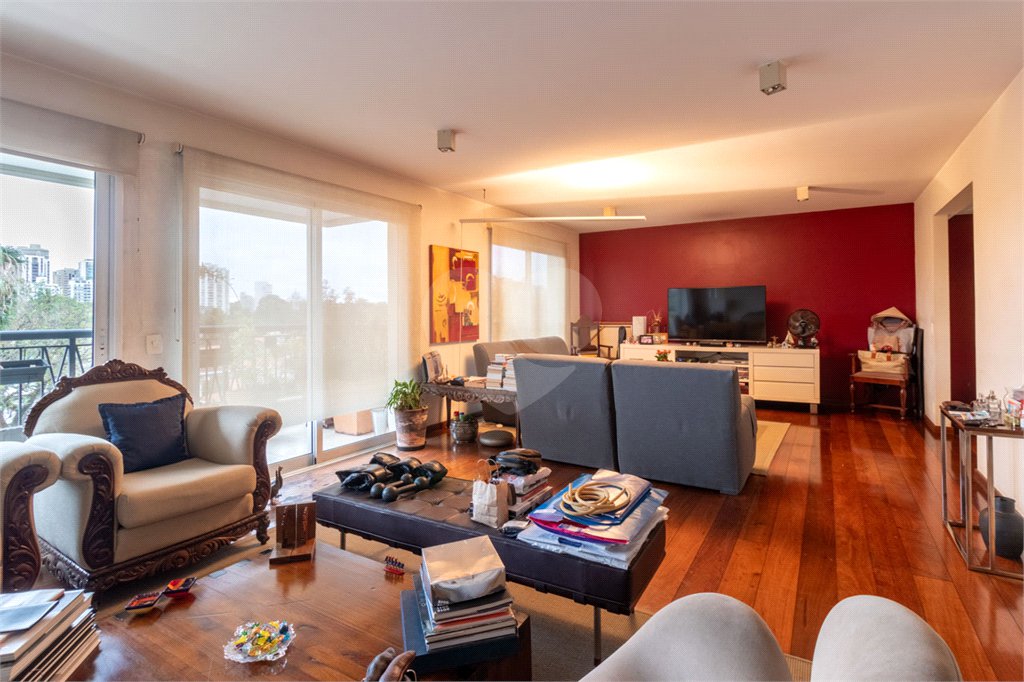 Apartamento à venda com 4 quartos, sendo 2 suítes,  em Alto de Pinheiros, São Paulo, SP