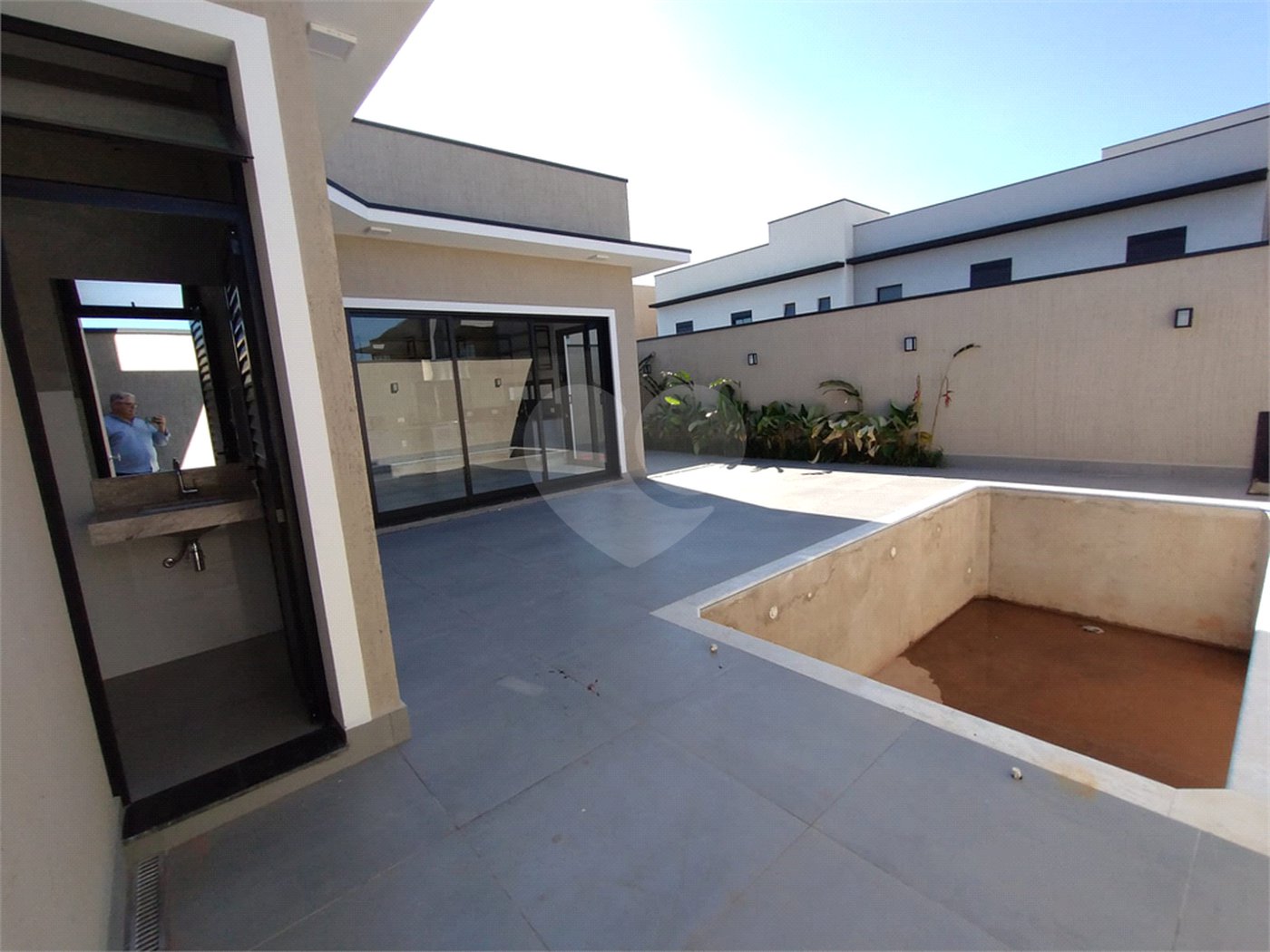 Casa à venda com 3 suítes no condomínio Residencial Golden Ville, Itapetininga - SP