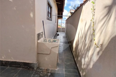 Casa à venda com 5 quartos, sendo 3 suítes, em Vila Santista, Atibaia, SP