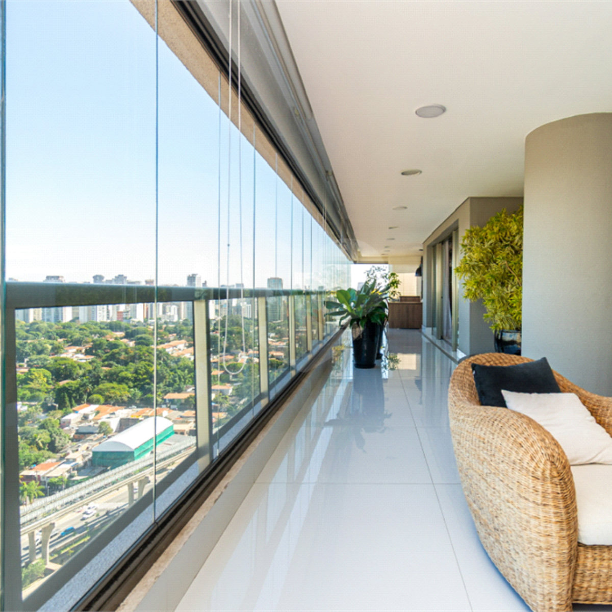 Apartamento à venda com 4 quartos, sendo 3 suítes,  em Campo Belo, São Paulo, SP