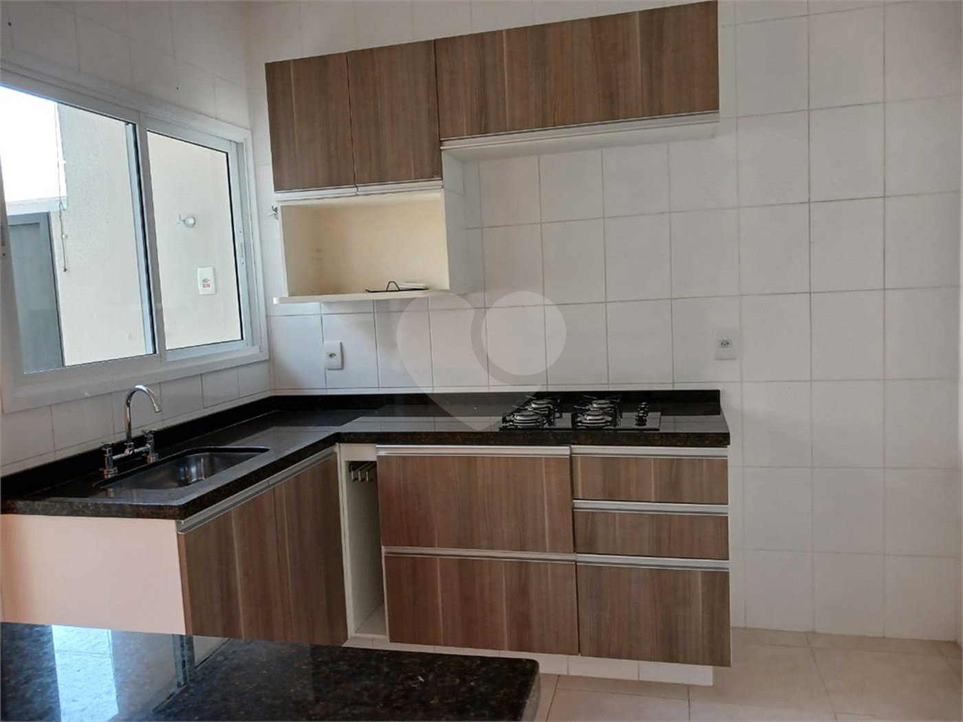 Casa à venda com 3 quartos, sendo 1 suíte, no condomínio Residencial Belle Ville Itaycy, Indaiatuba - SP