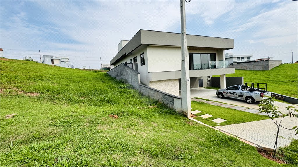 Casa à venda com 3 suítes no condomínio Santa Isabel I, Louveira - SP