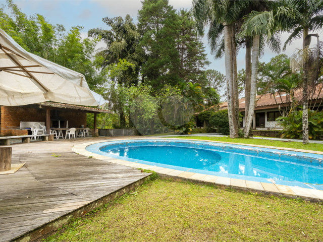 Casa à venda com 3 suítes no condomínio Chácara Flora, São Paulo - SP