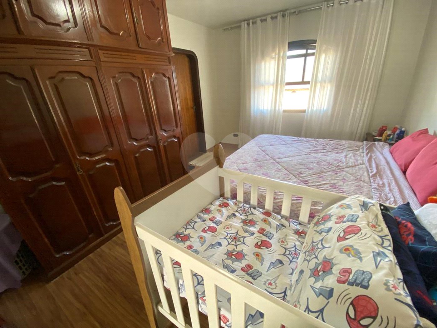 Casa à venda com 5 quartos, sendo 4 suítes, no condomínio Vilarejo Estoril, Mairiporã - SP