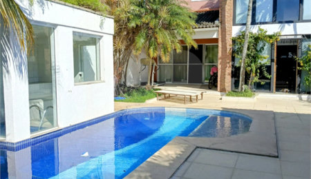 Casa à venda com 9 quartos, sendo 8 suítes,  no condomínio Village Elisabete, Rio de Janeiro - RJ