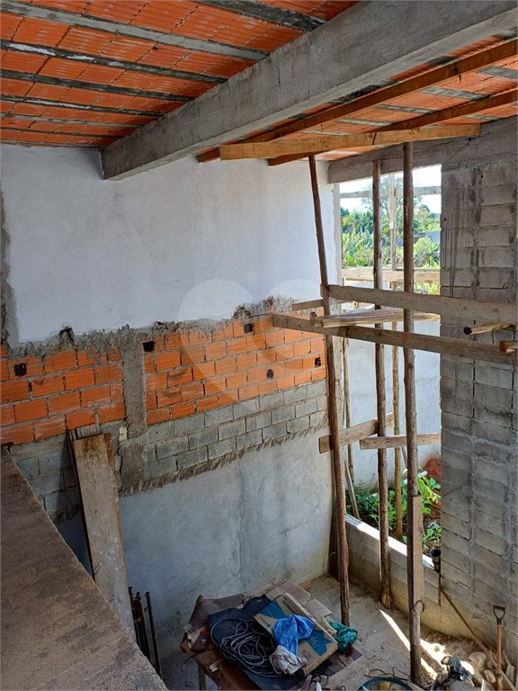 Casa à venda com 2 suítes no condomínio Ricieri, Mogi das Cruzes - SP