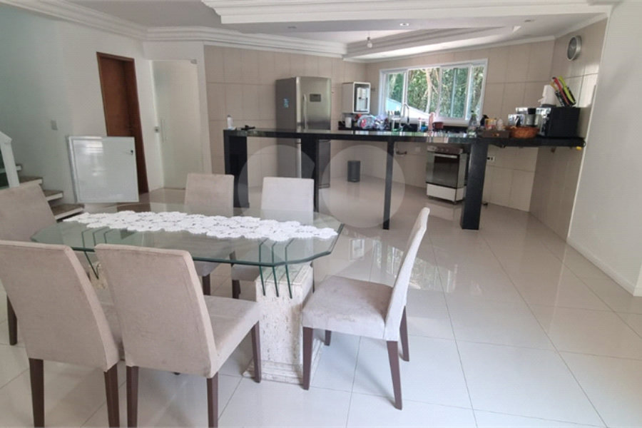 Casa à venda com 4 quartos, sendo 2 suítes,  no condomínio Sausalito, Mairiporã - SP