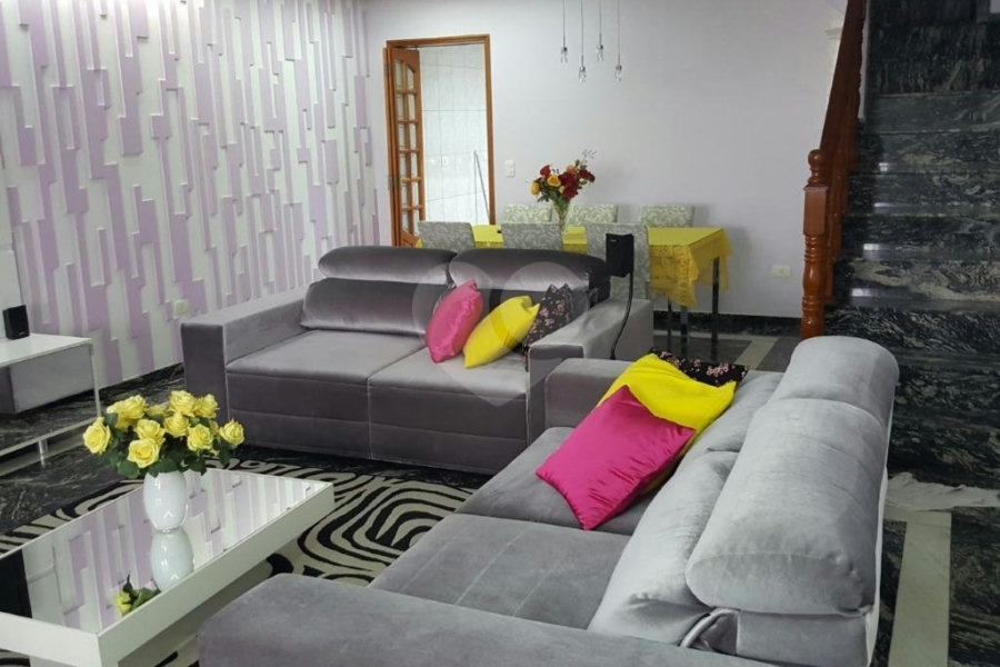 Casa à venda com 3 suítes no condomínio Village, São Paulo - SP
