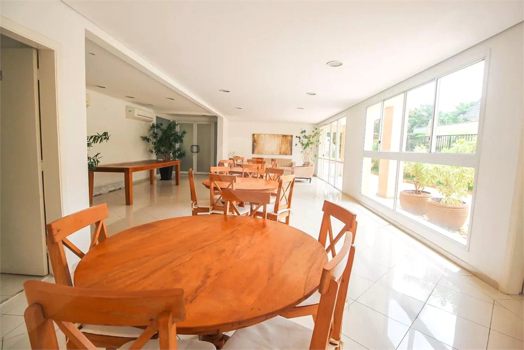 Apartamento à venda com 3 suítes em Real Parque, São Paulo, SP