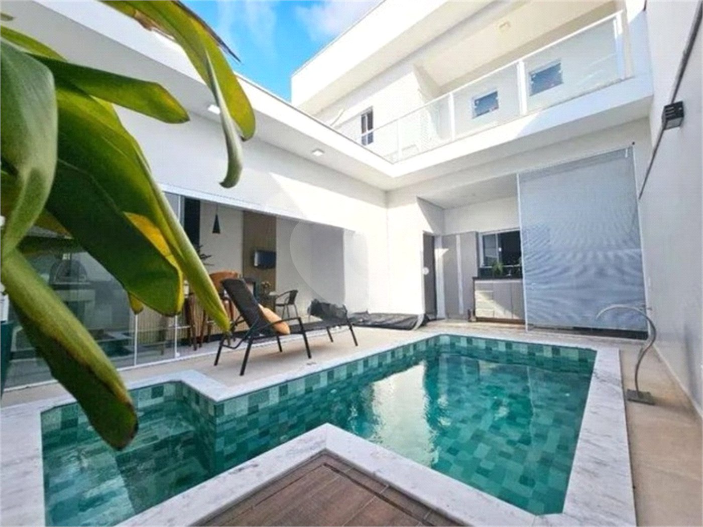 Casa à venda com 3 quartos, sendo 1 suíte, no condomínio Horto Florestal III, Sorocaba - SP