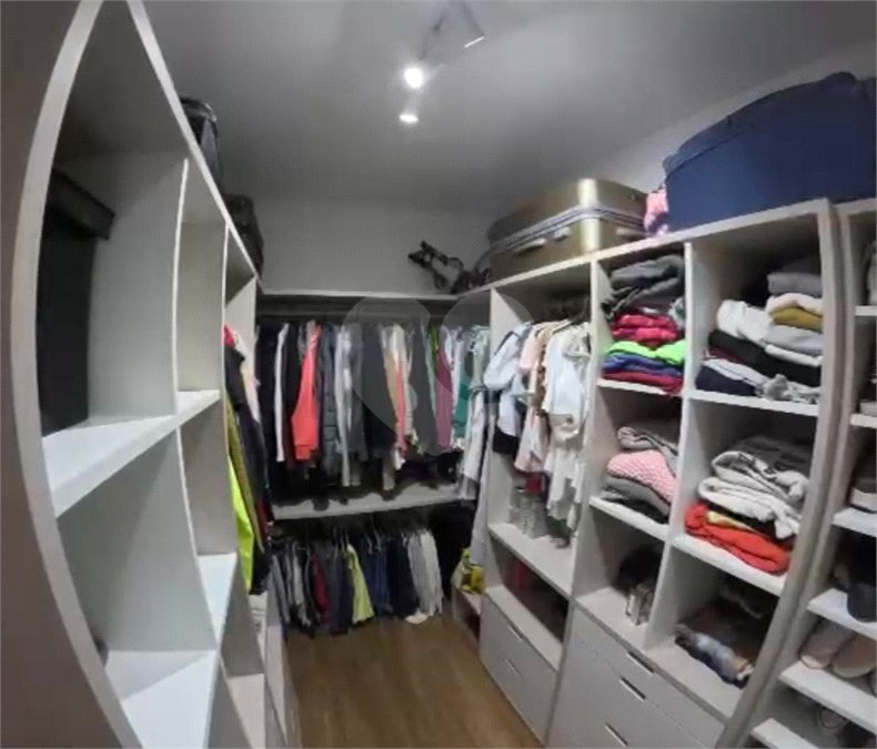 Sobrado à venda com 3 quartos, sendo 1 suíte, em Vila Lúcia, São Paulo, SP
