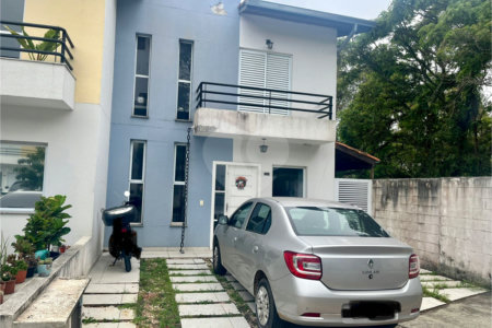 Casa à venda com 3 quartos no condomínio Jd Rebelato, Cotia - SP