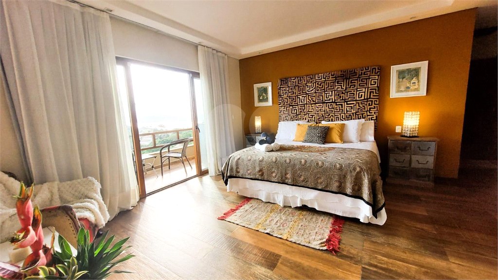Casa à venda com 5 quartos, sendo 4 suítes,  em Albatroz, Armação dos Búzios, RJ