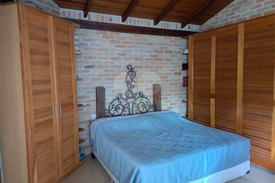 Casa à venda ou para alugar com 3 quartos, sendo 1 suíte,  no condomínio Parque Petrópolis 4 Secção, Mairiporã - SP