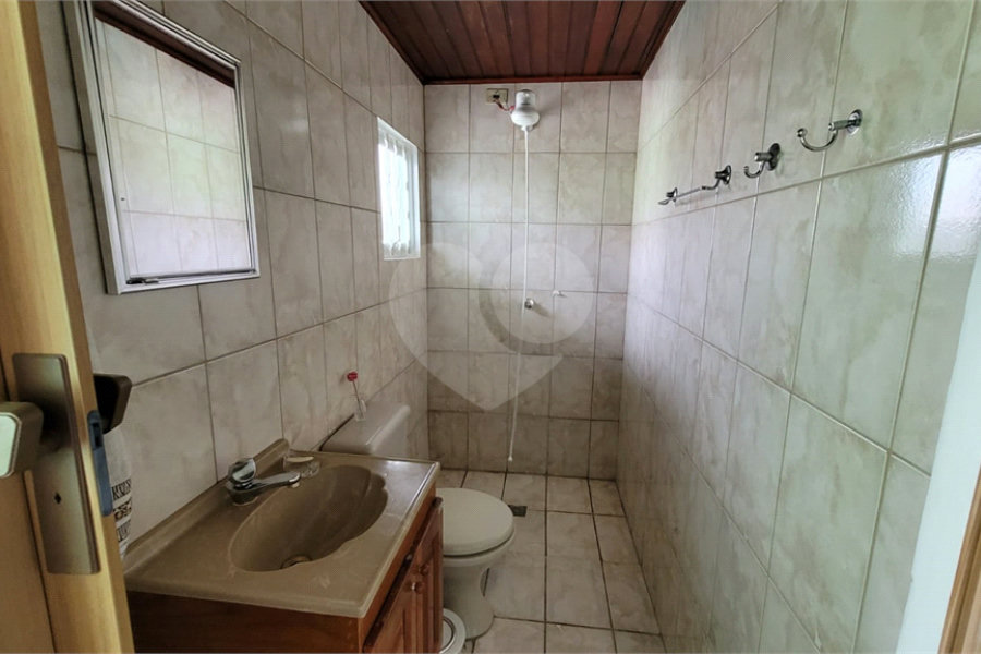 Casa à venda com 4 quartos, sendo 1 suíte, em Parque Maria Domitila, São Paulo, SP