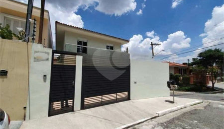 Sobrado à venda com 4 quartos, sendo 3 suítes, em Tremembé, São Paulo, SP