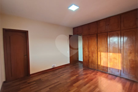 Casa à venda ou para alugar com 5 quartos, sendo 3 suítes, em Vila Maria, Itapetininga, SP