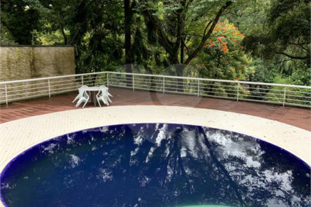 Sobrado à venda com 6 quartos, sendo 4 suítes, em Fazenda Morumbi, São Paulo, SP