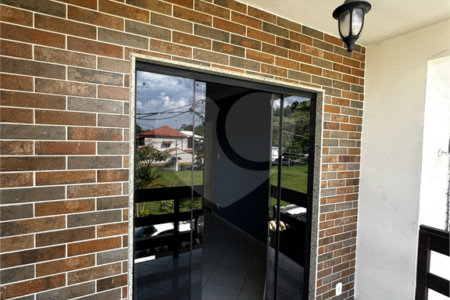 Casa à venda com 3 quartos, sendo 1 suíte, no condomínio Village da Posse, Rio de Janeiro - RJ