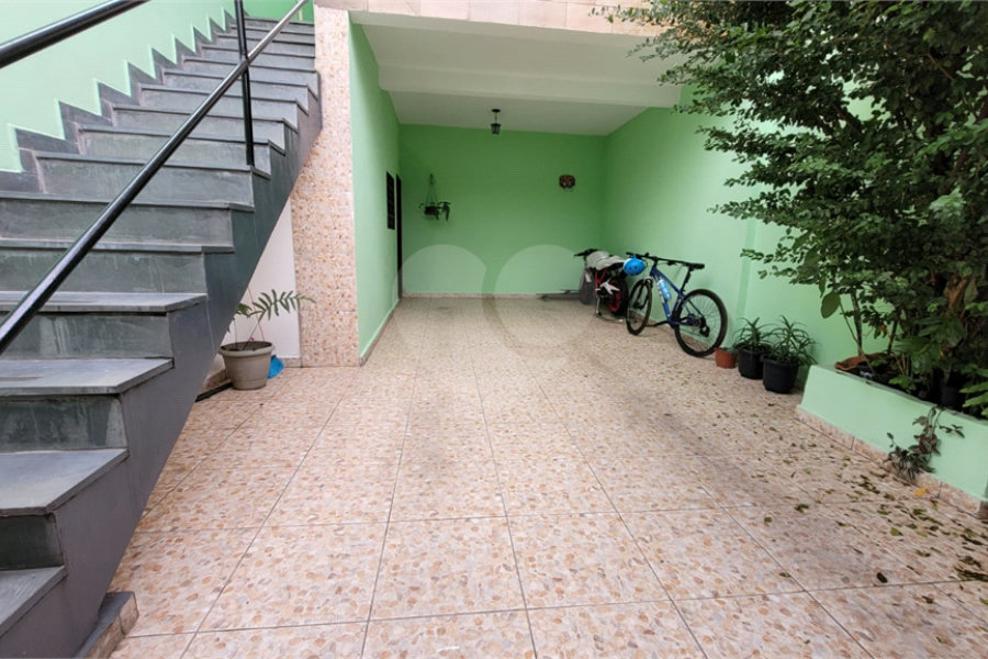 Casa à venda com 4 quartos, sendo 1 suíte, em Parque Maria Domitila, São Paulo, SP