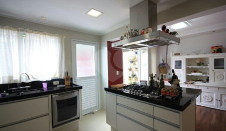 Casa à venda com 4 quartos, sendo 2 suítes,  no condomínio Melbourne Residence, São Paulo - SP