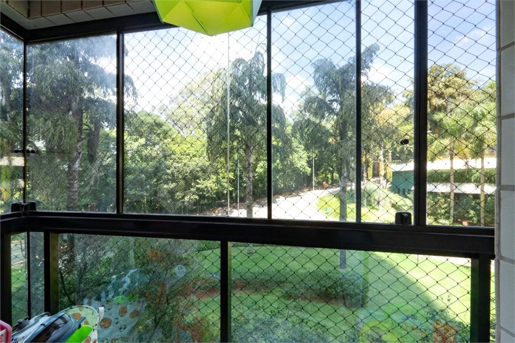 Apartamento à venda com 3 quartos, sendo 1 suíte, em Jardim Morumbi, São Paulo, SP