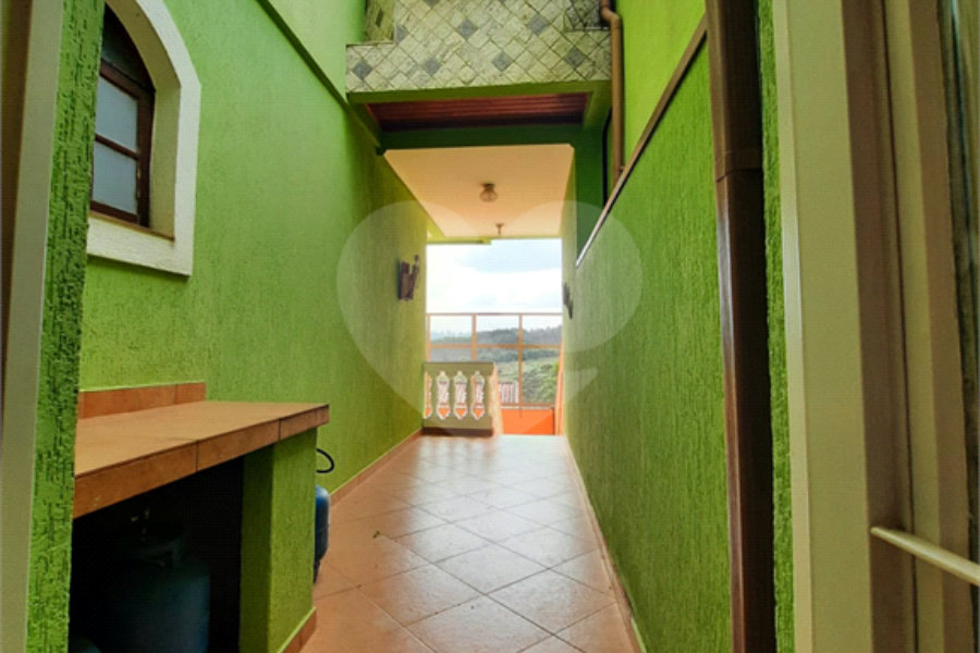 Sobrado à venda com 4 quartos, sendo 3 suítes, em Região Central, Caieiras, SP