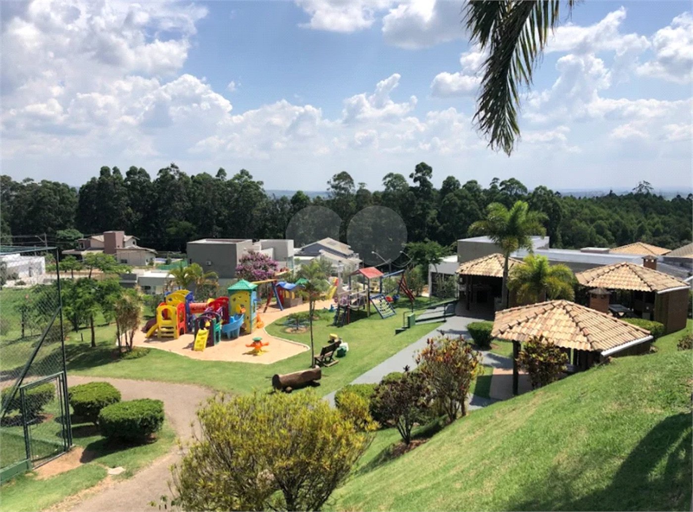 Casa à venda com 3 suítes no condomínio Colinas de Inhandjara, Itupeva - SP