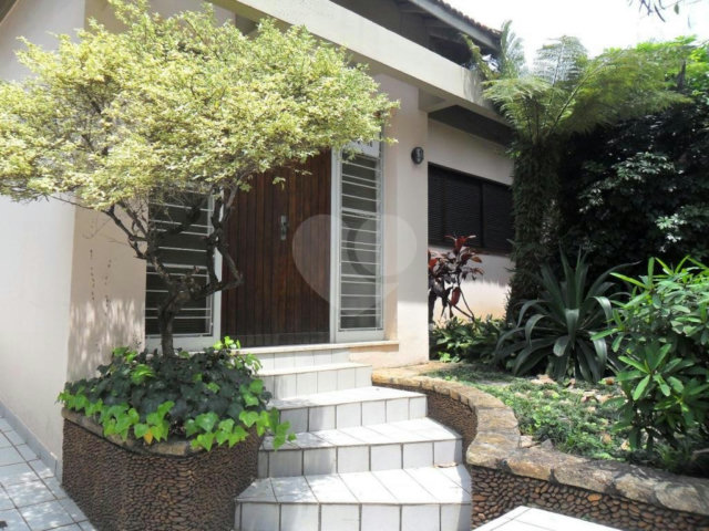 Casa Térrea para alugar com 1 quarto, sendo 3 suítes,  em Indianópolis, São Paulo, SP
